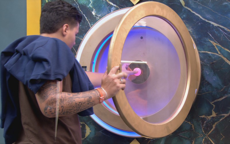 Pedro aperta botão de desistência no BBB 26