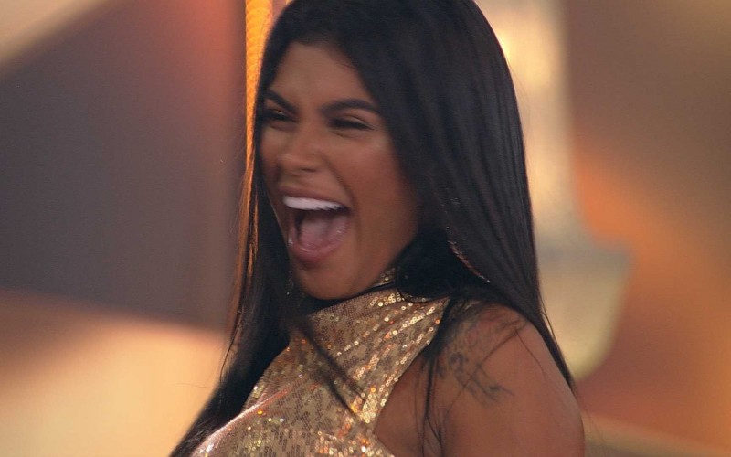 Pocah vibra com sua nova música em festa no BBB21