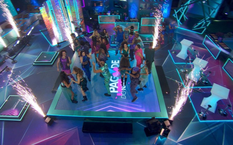 Primeira festa do BBB 24 começa com show de Soweto, Menos é Mais e Péricles