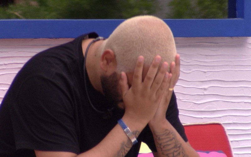 Projota chora ao lembrar do aniversário da filha