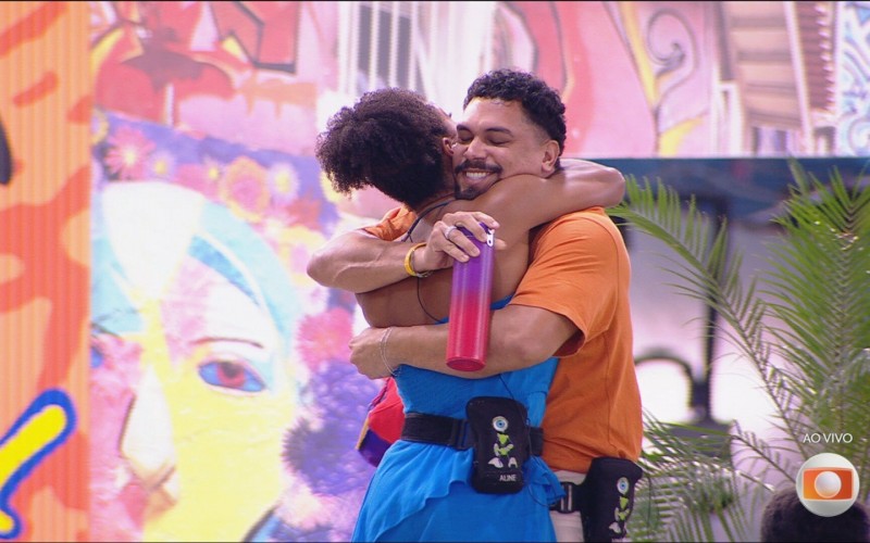 Público elogia homenagem de Vinícius a Aline: 