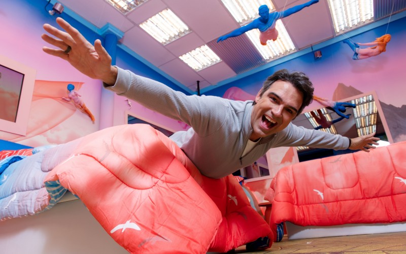 Que horas começa o BBB 26 hoje, segunda-feira (2)?