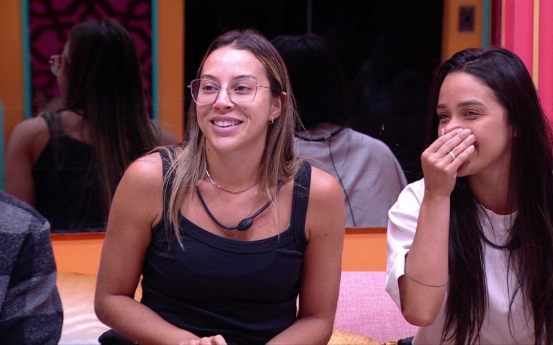 Renata descobre o tema de sua Festa da Líder: 