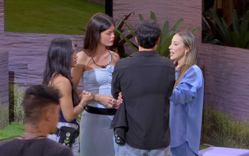 Renata e Eva questionam Vitória Strada sobre voto no Paredão