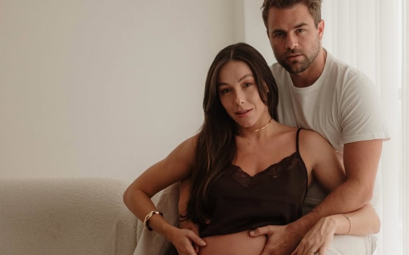 Rafael Licks compartilha fotos da esposa grávida à espera do 1º filho: 