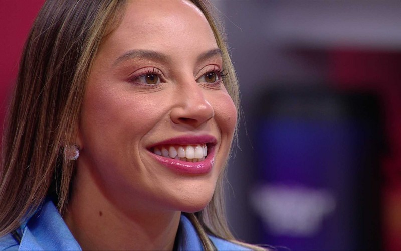 Renata recebe recado de amigos e familiares no Almoço do Anjo