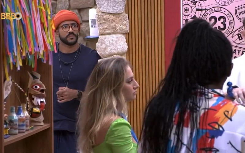 Ricardo dá flagra em Fred e reação de brother viraliza
