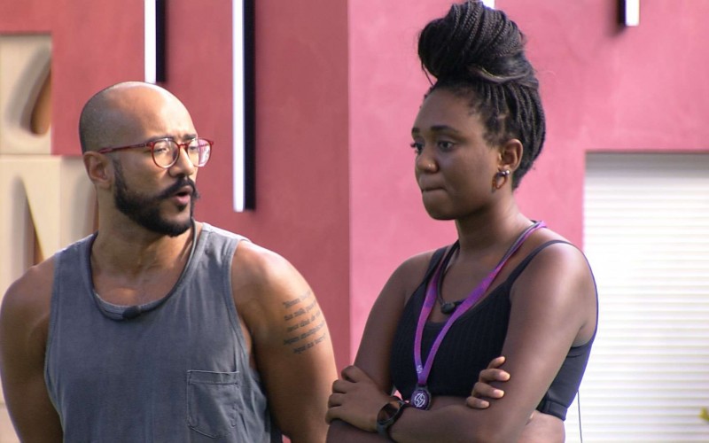 Ricardo dispara sobre aliados: 