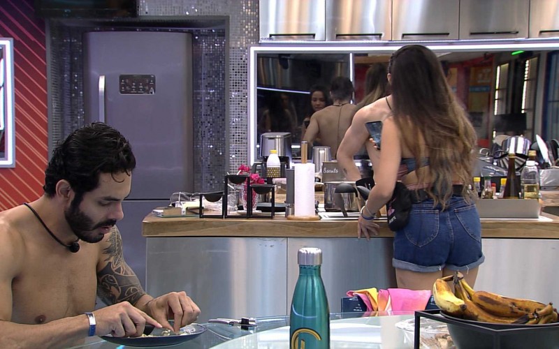 Rodolffo brinca com Juliette no BBB21: 