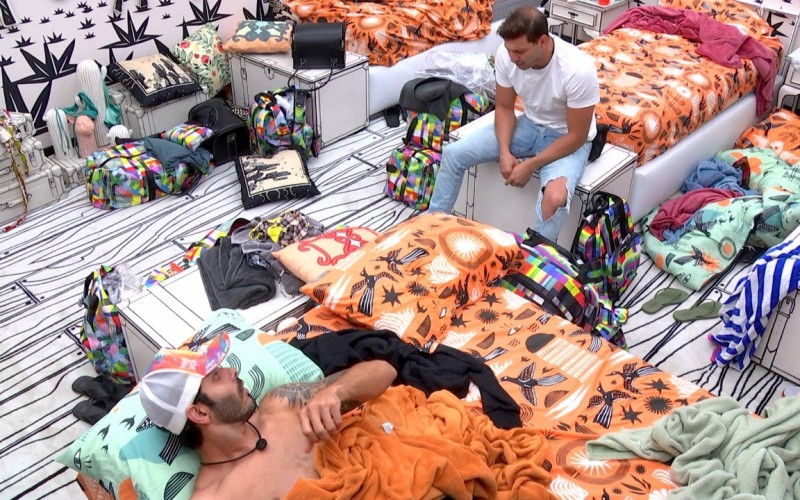 Rodolffo conforta Caio no BBB21: 