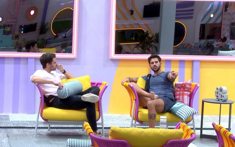 Rodrigo diz para Lucas: 