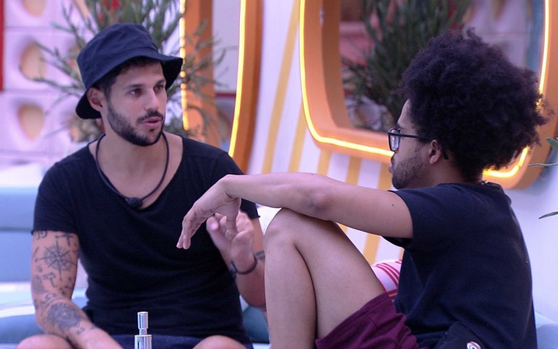 Rodrigo diz para Luciano: 