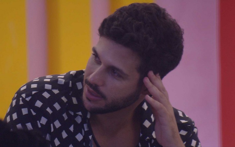 Rodrigo fala com Laís sobre Paredão: 