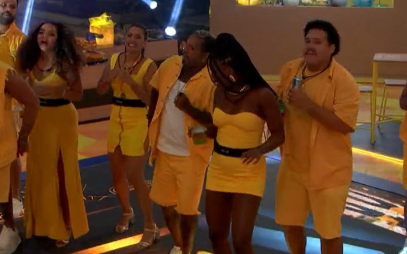 Rodriguinho se joga na pista e faz coreografia em show de Thiaguinho no BBB 24
