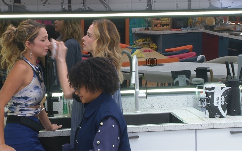 Samira chora após discutir com Samira no BBB 26