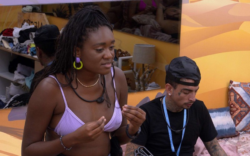 Sarah Aline conversa com rivais e sai em defesa de Cezar