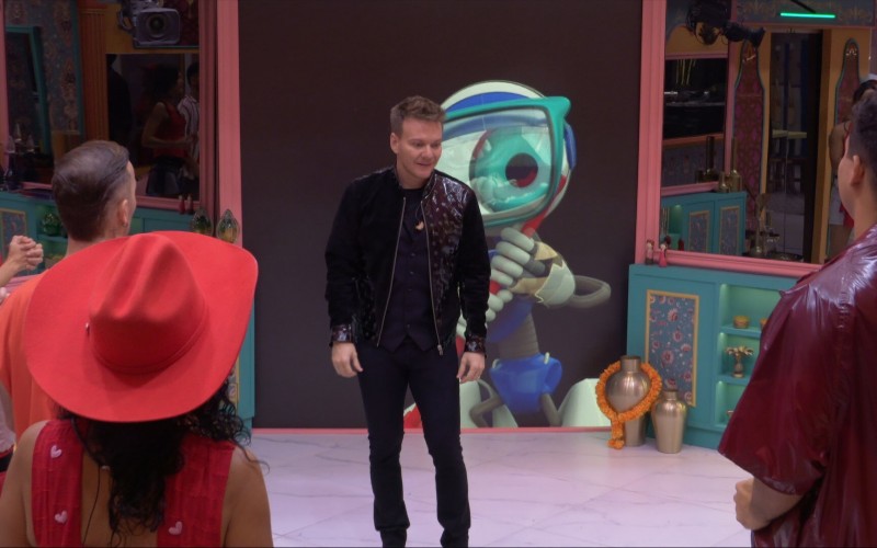 Seu Fifi aparece durante visita de Michel Teló no BBB 25