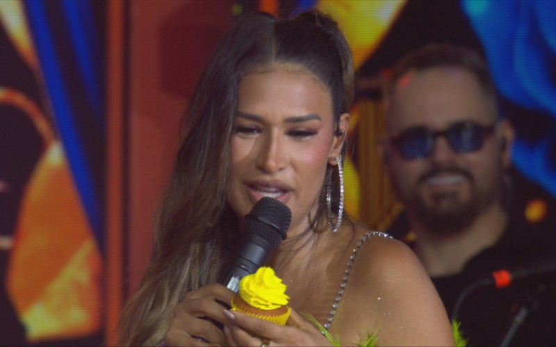 Simone Mendes se declara para brothers e brinca: 