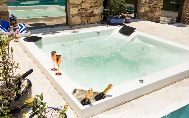 Spa da casa acomoda confortavelmente 6 Brothers; um luxo!