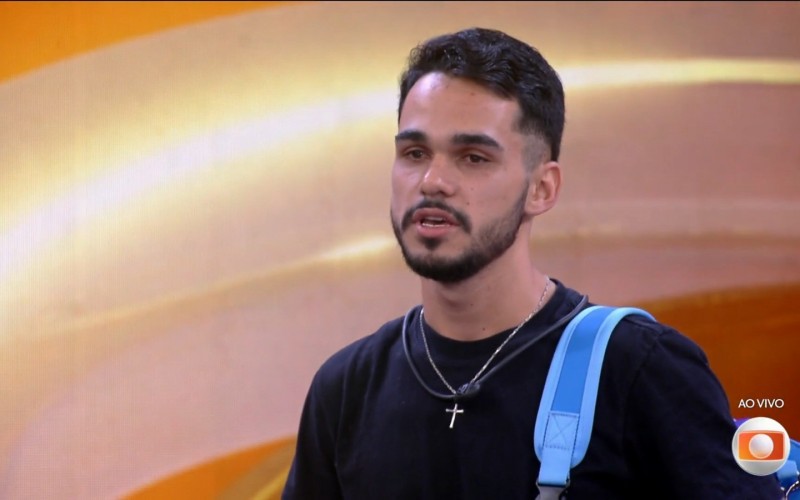 Tadeu Schmidt recebe João Gabriel e agradece: 