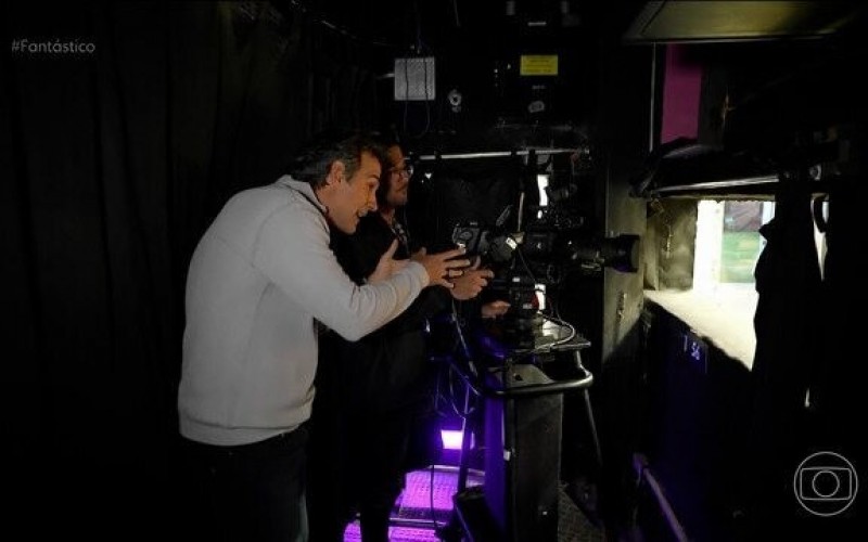 Tadeu Schmidt revela o que tem por trás dos espelhos do BBB