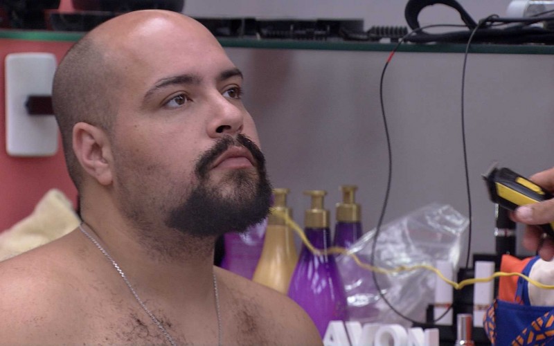 Tiago Abravanel muda o visual no BBB 22