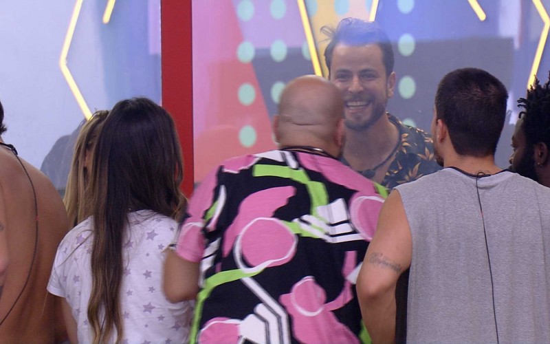 Tiago Abravanel quer saber: 