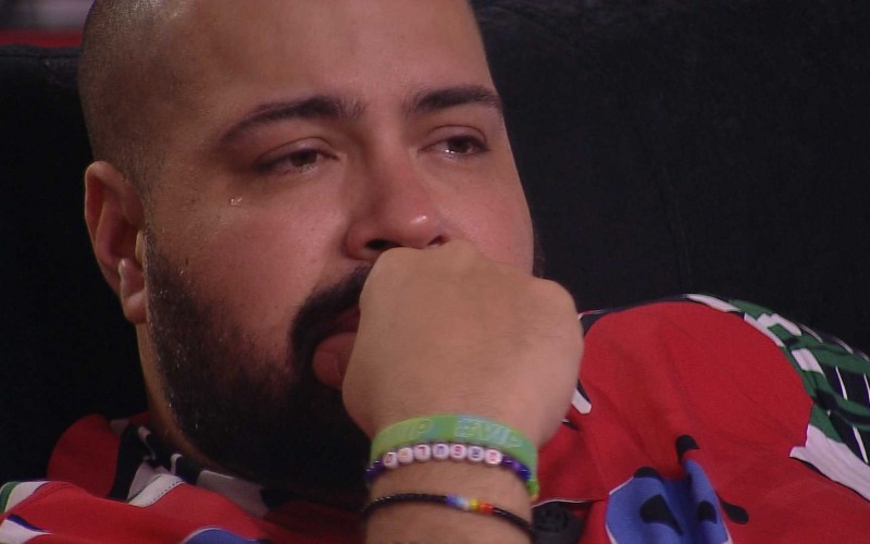 Tiago Abravanel se emociona no Cinema do Líder do BBB 22