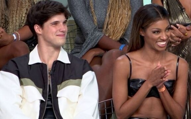 Tina conta que recebeu convites para desfilar na Sapucaí