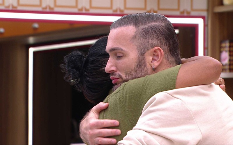 Vilma abraça Diego Hypolito: 