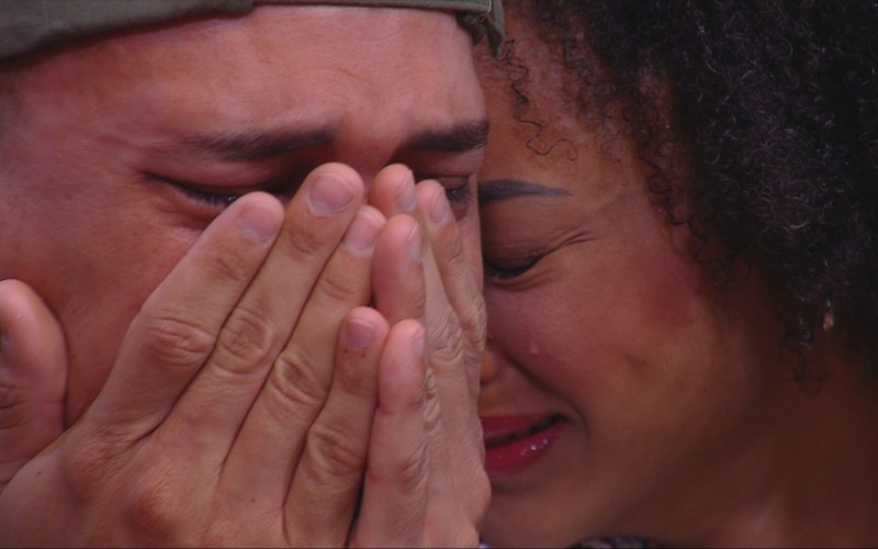 Vinícius chora ao receber Presente do Anjo no BBB 25