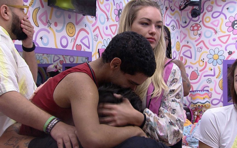 Vinicius chora após desclassificação de Maria no BBB 22