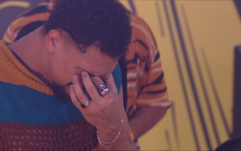 Vinícius chora durante show de L7NNON e Filipe Ret no BBB 25