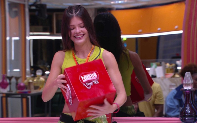 Vinícius é sorteado pela Líder Vitória Strada para o Cine BBB