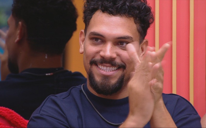Vinícius raspa a conta e arremata o Poder Direto no BBB 25