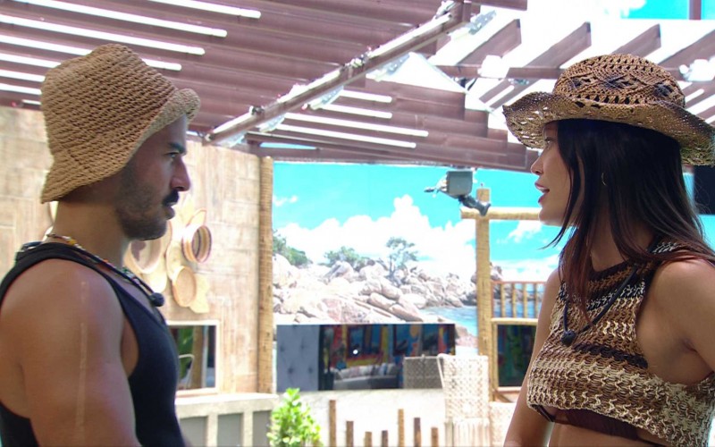 Vitória e Mateus discutem relação: 