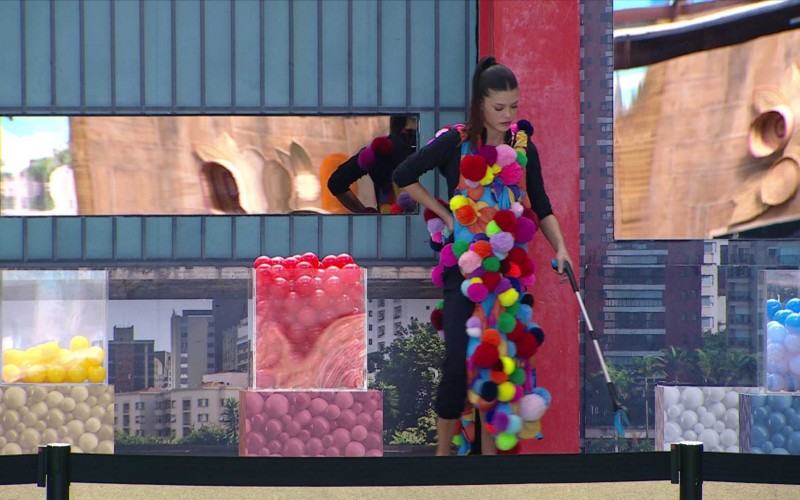 Vitória Strada completa mais de 1 hora no Castigo do Monstro