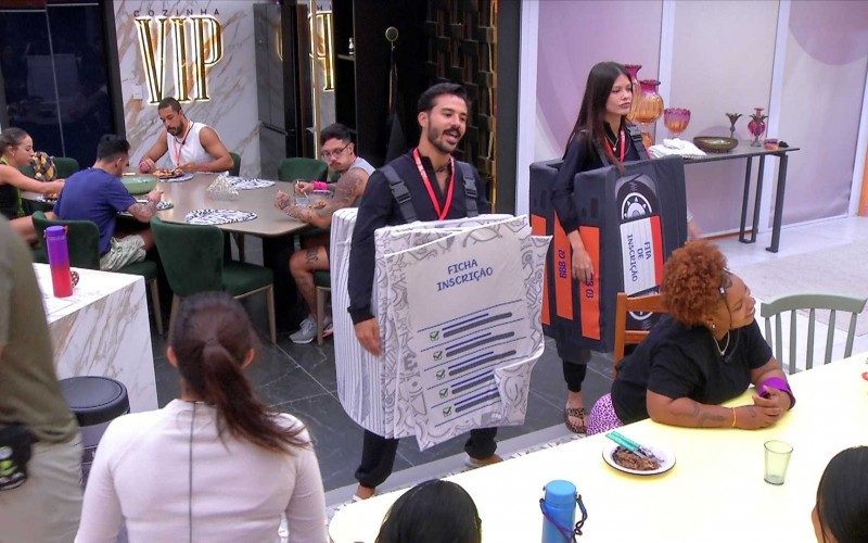Vitória Strada e Mateus cumprem Castigo do Monstro no BBB 25