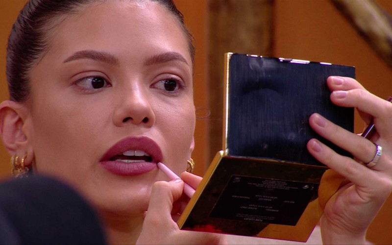 Vitória Strada revela procedimentos estéticos feitos no rosto