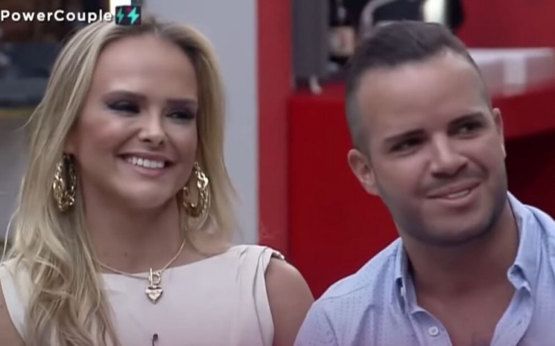 Enquete do Power Couple aponta favoritismo de Nina e Filipe; veja quem sai