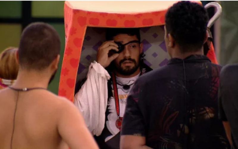 Arcrebiano atende segundo Big Fone e se salva do Paredão