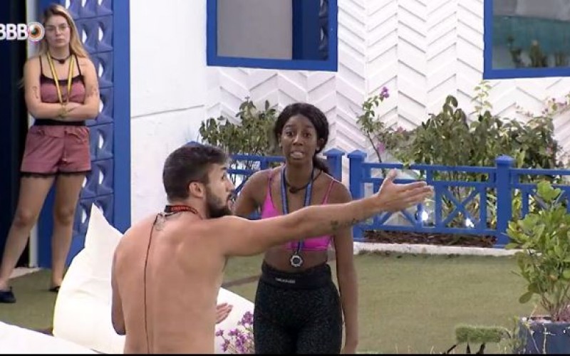 Arthur e Camilla discutem após monstro: 