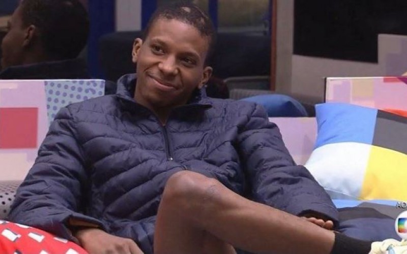 BBB 21: Lucas Penteado desiste de jogo e sai da casa após festa 