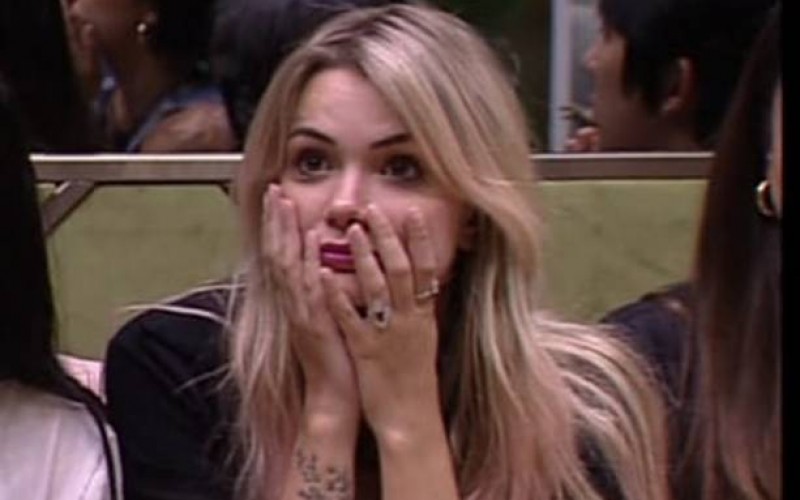 Eliminada do ‘BBB20’, Marcela reage ao abrir bolsa com ‘souvenirs’ de Gizelly