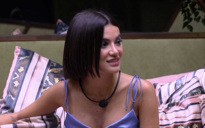 Emparedada, Manu fala para sisters: 