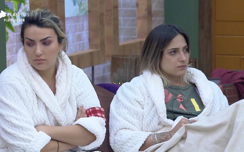 “Estão falando mal de mim”, diz Tati sobre papo de Andréa e Bifão