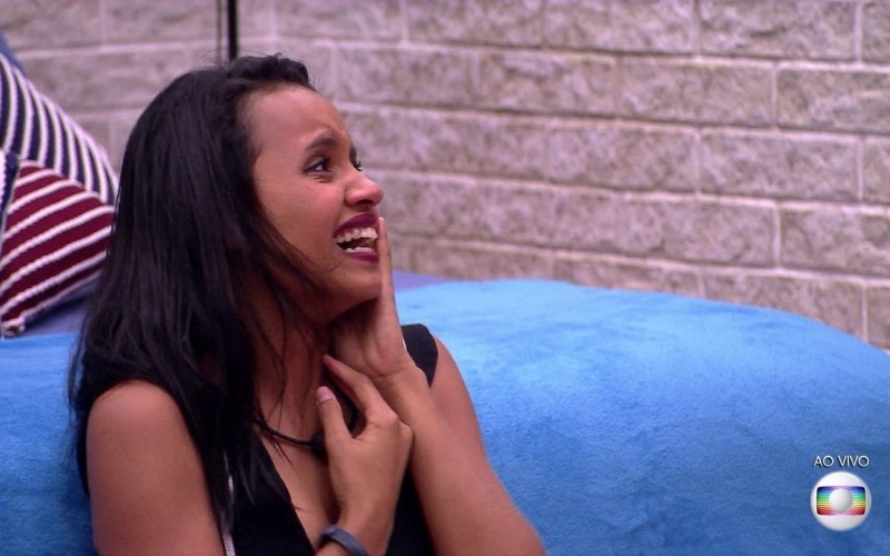 Gleici grita ao chegar no Quarto Farol: 