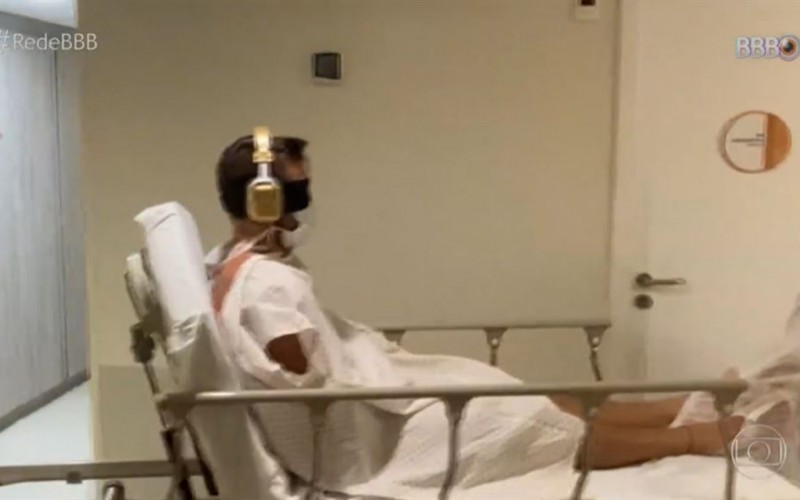 Globo quebra protocolo e mostra atendimento médico fora da casa do 