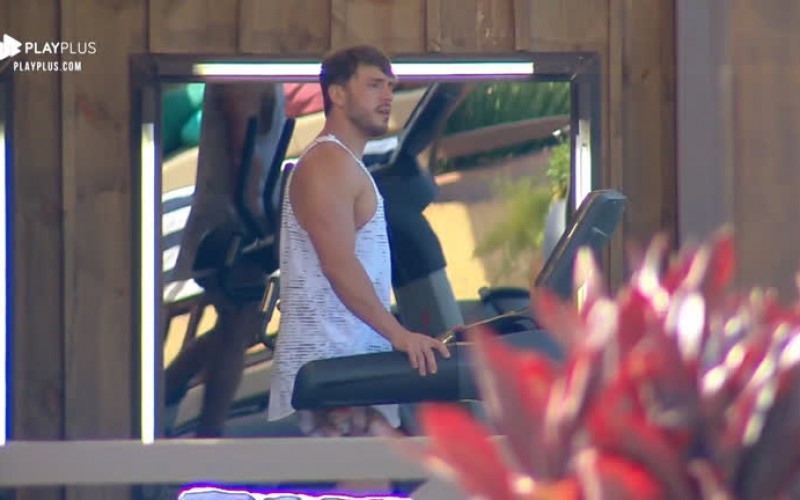 Guilherme acha que Lucas e Hari brigarão se continuarem juntos