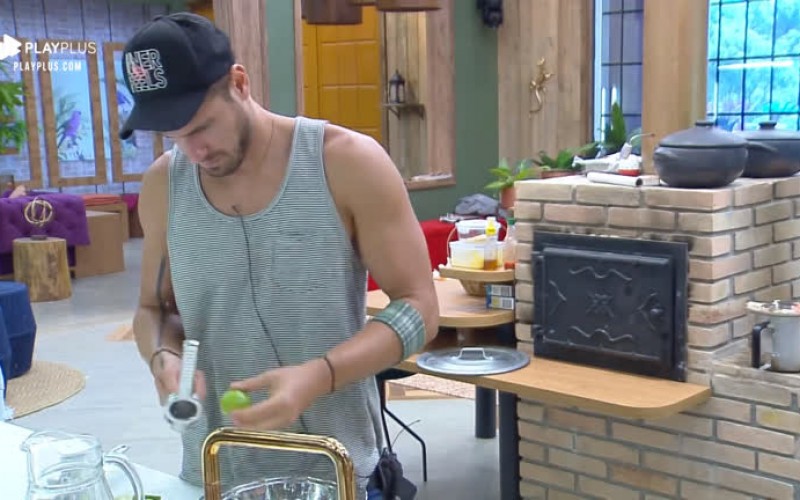 Guilherme Leão faz ceviche apimentado para peões